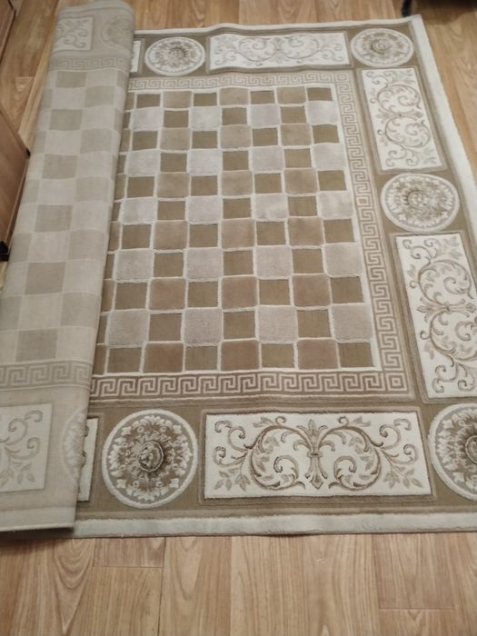 Палас 2*3. Б/у ,в отличном состоянии, чистенький, после химчистки.