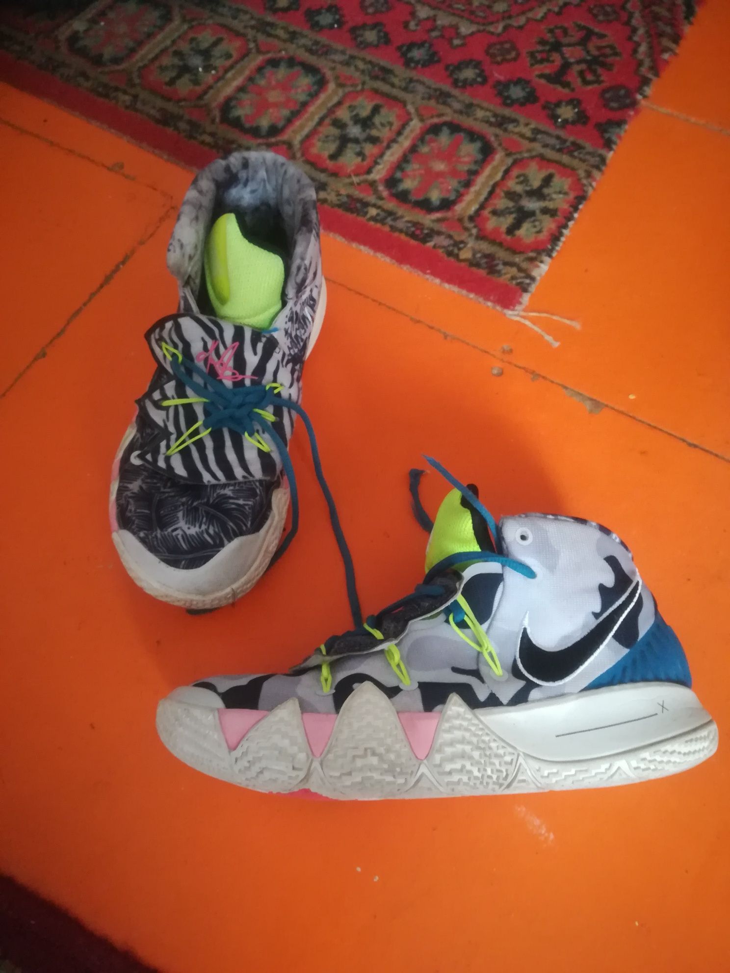 Продам фирменные кроссовки Nike kyrie kybrit s2