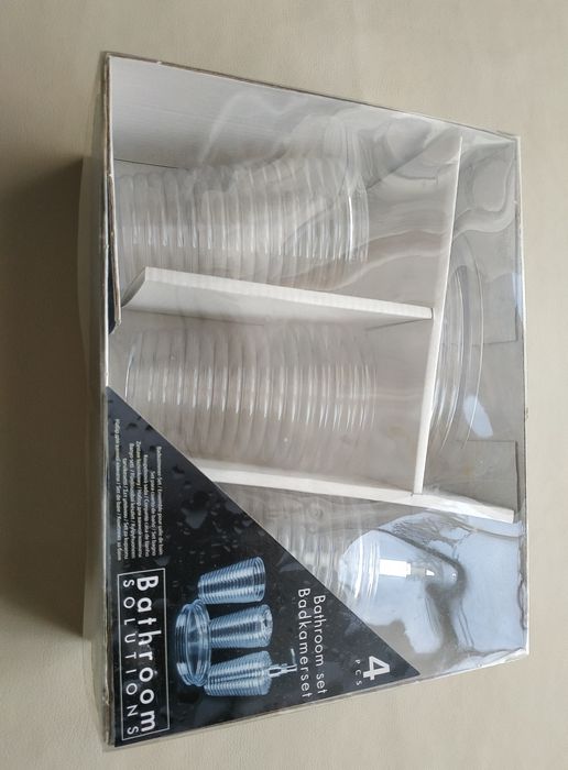 Oglinda lavoar baie 50x60, rezervor săpun 1 l, suporturi baie 4 piese