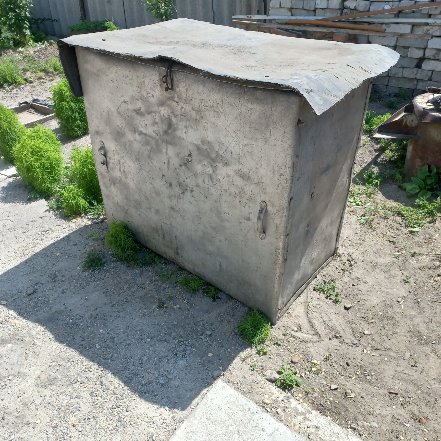 Бак из листового алюминия раньше в нем хранились мясо