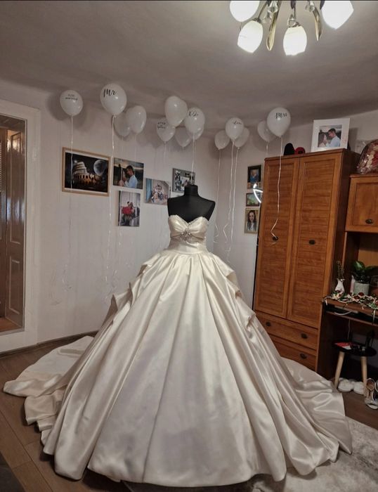 Rochie mireasa cu trena  Aryanna Karen