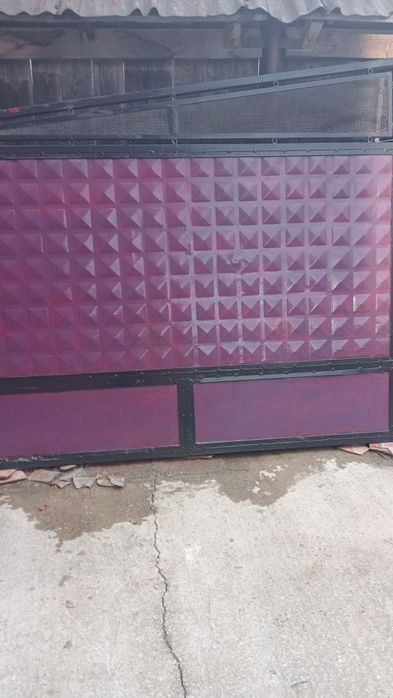 Vând Porți din tablă groasă