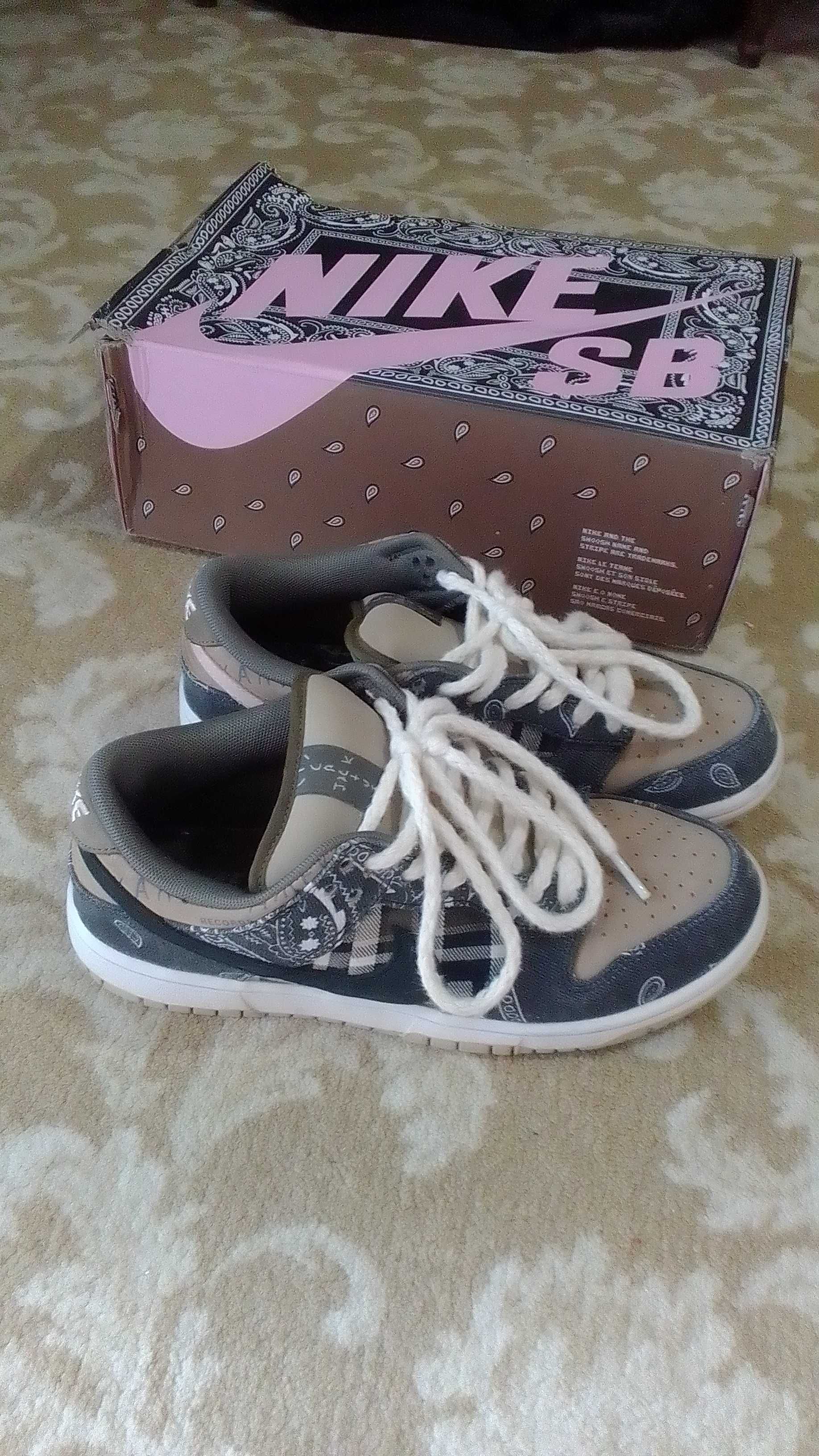 Nike sb dunk travis scott