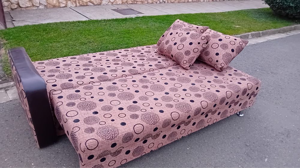 Canapea extensibila cu lada  pentru haine