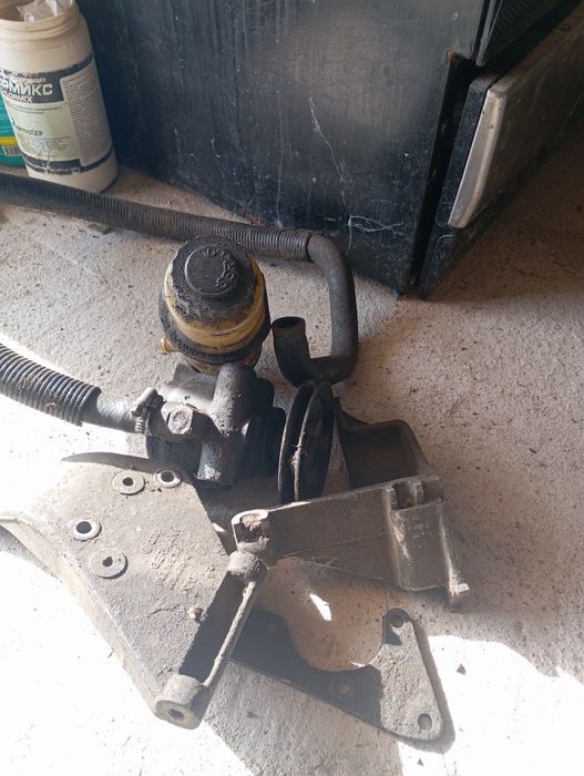 Гур насос б/у Фольксваген Пассат