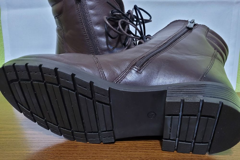 Ghete damă din piele