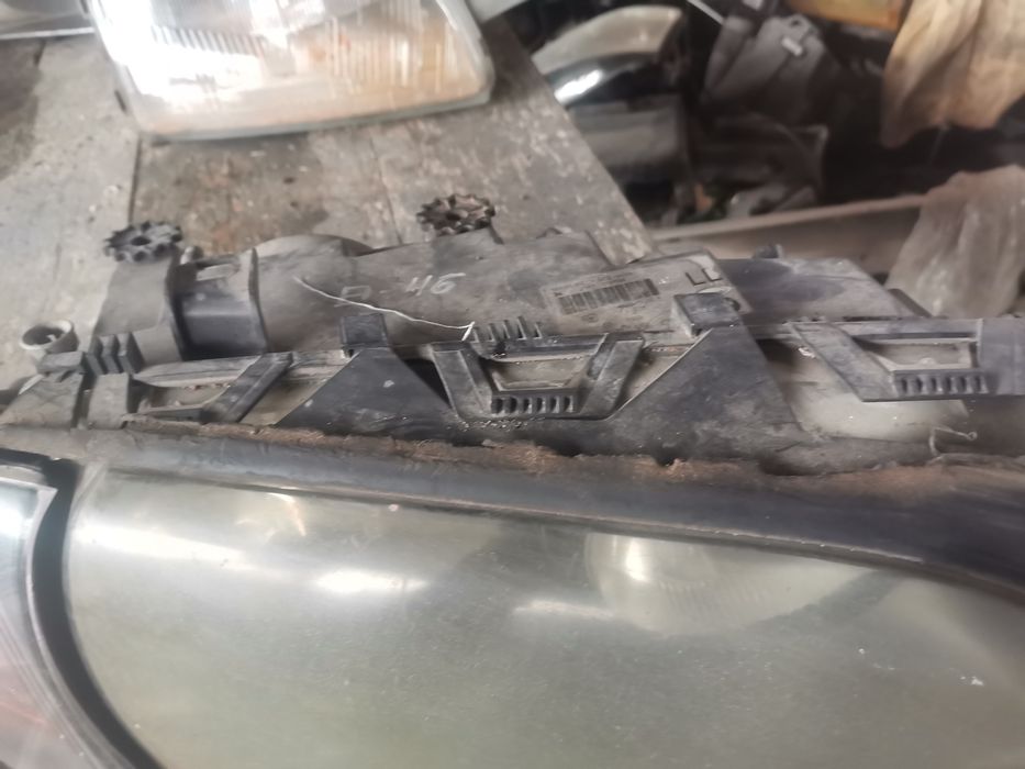 Оргинален Десен фар за bmw e46