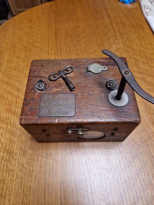 Ceas foarte vechi pentru porumbei voiajori