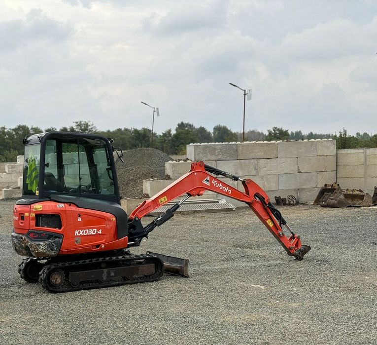 Miniexcavator KUBOTA KX030-4  mini excavator