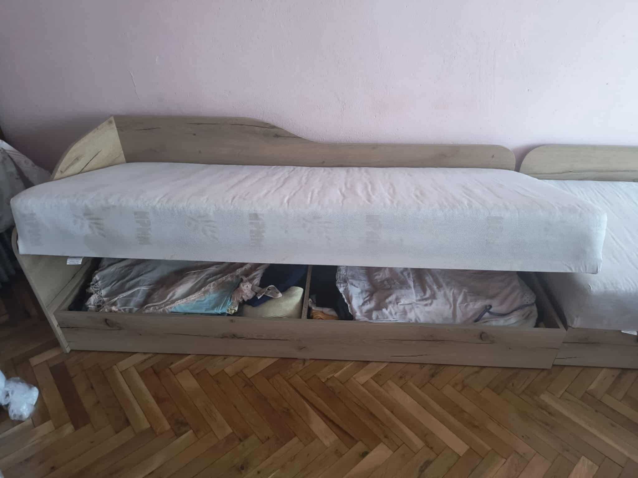 2 броя Ъглови единични легла с матрак