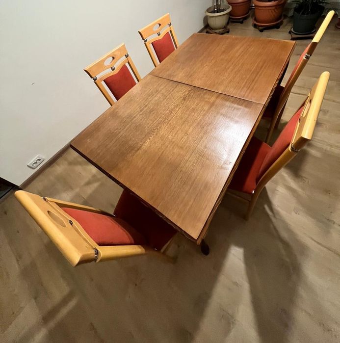 Vând masa cu 5 scaune extensibila