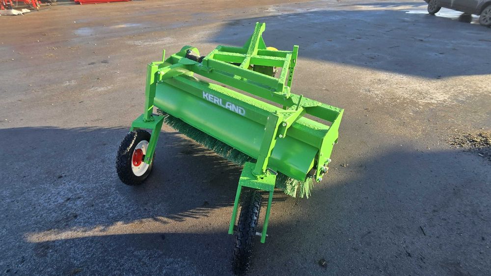 Щетка тротуарная Kerland МП2000 на МТЗ, Ловол и другие