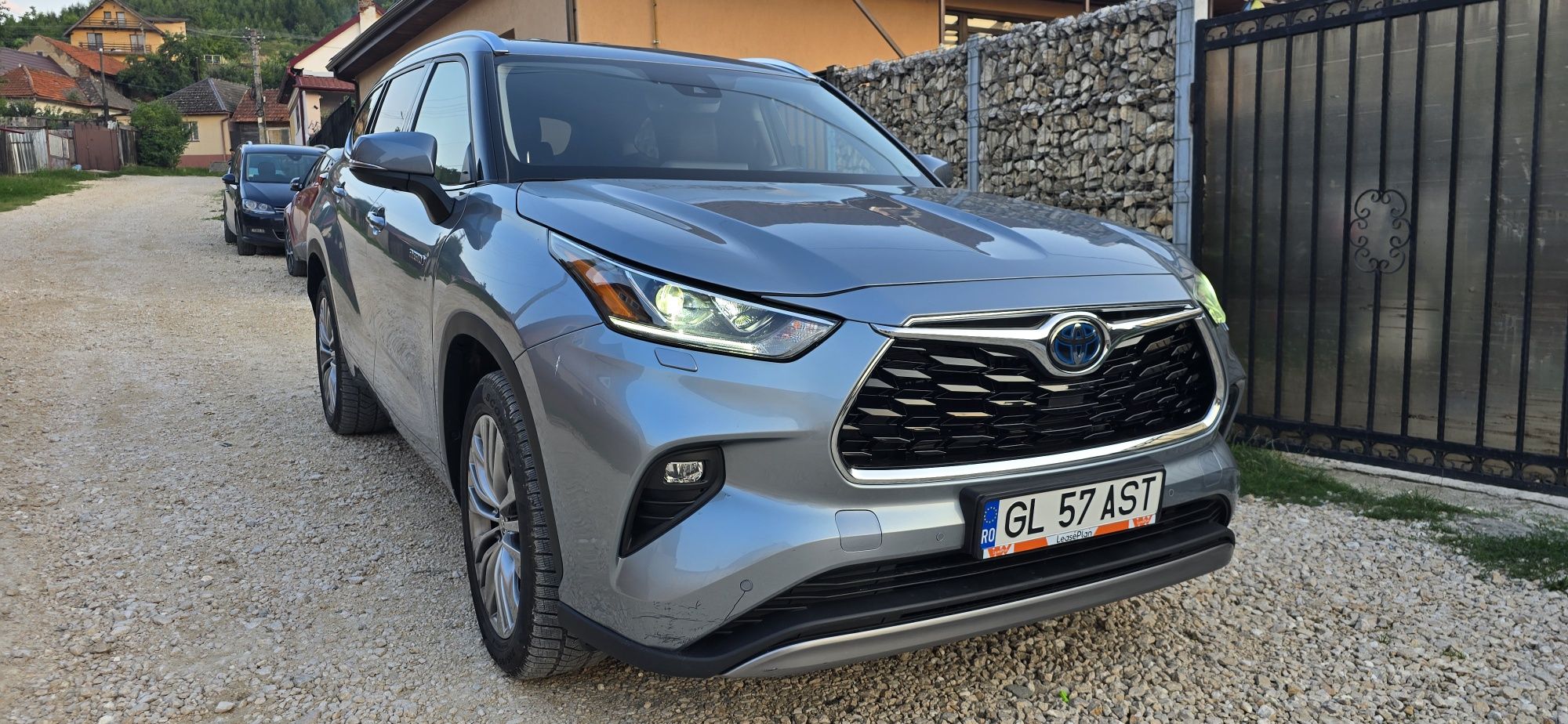 Toyota highlander 7 locuri hybrid 2022 80000km avariata reparata