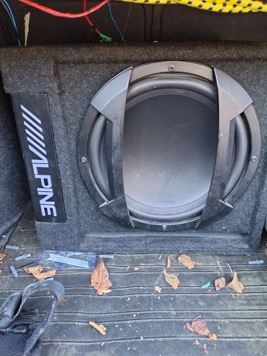 Subwoofer Alpine.