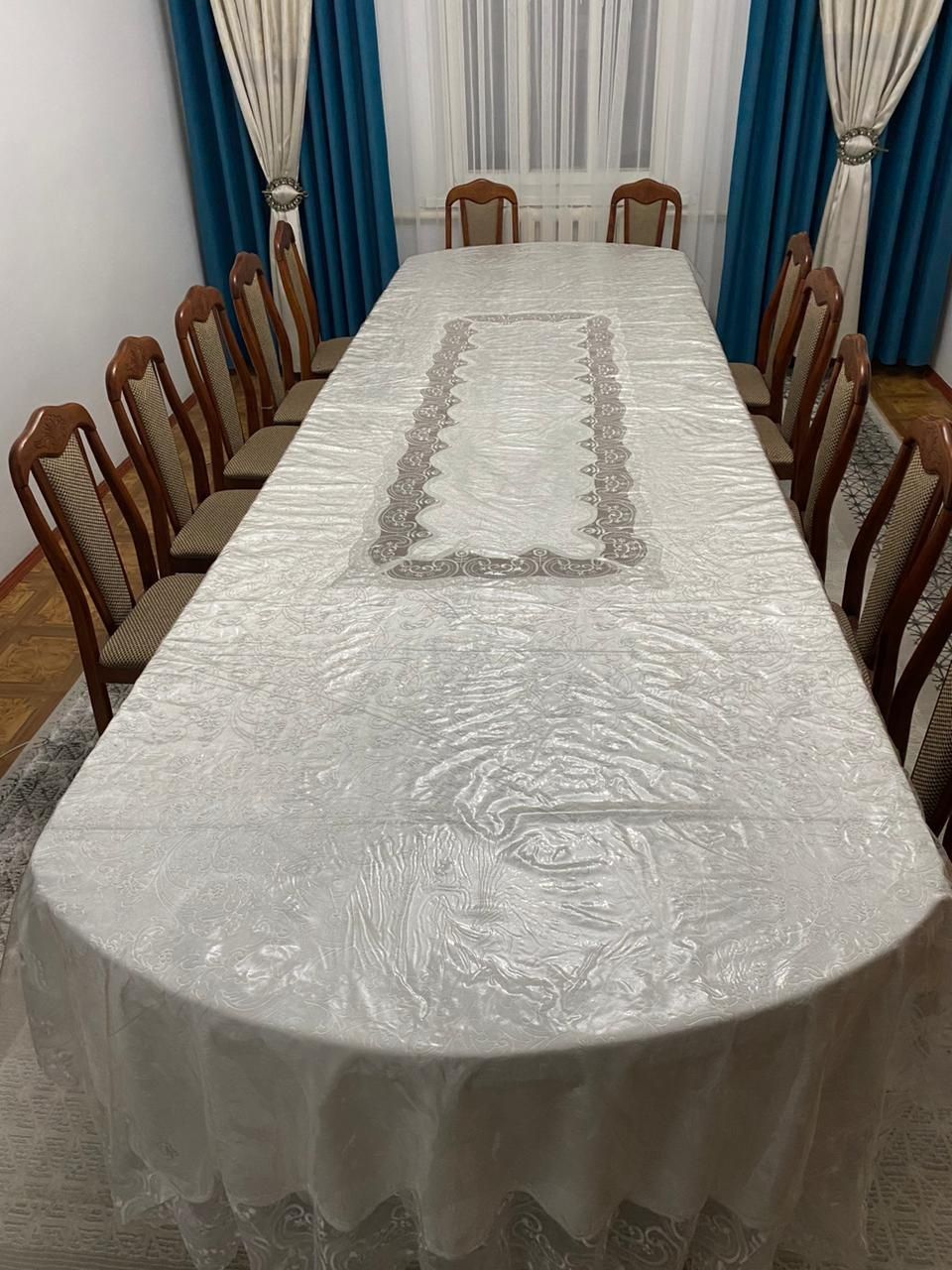 Овальный стол 4 метр, 18 стульями