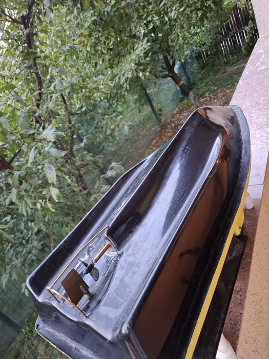 Vaporas navomodel barcuta pescuit