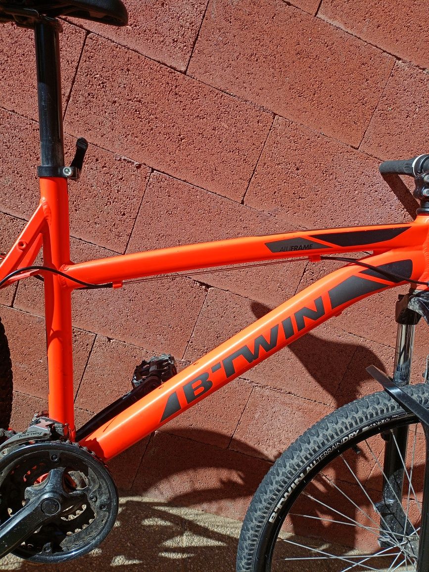 Vând Bicicletã B-TWIN Rockrider 340 MTB