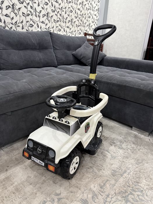 Машина для детей полностью рабочая