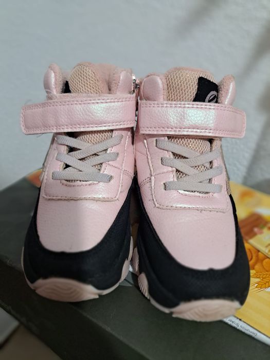 Vând ghetuțe fetita