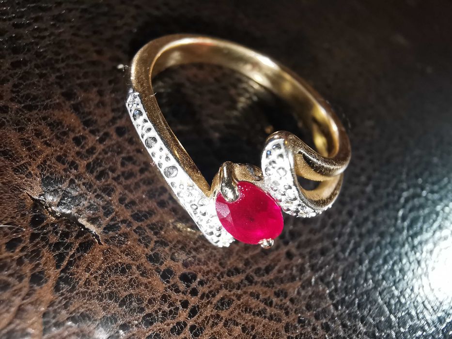 Inel placat cu aur, cu rubin natural și diamante