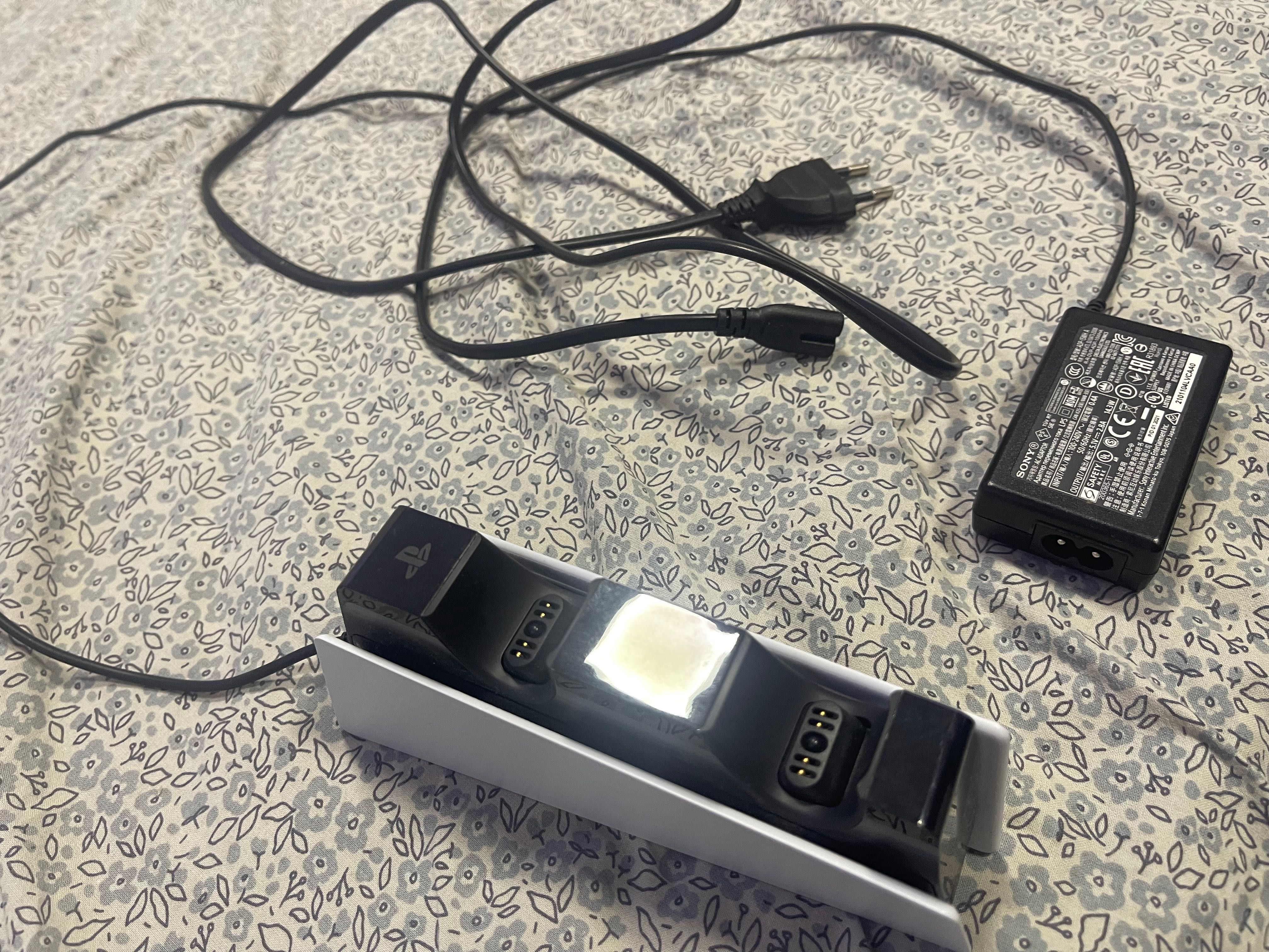 Charging station for PS5 controller
