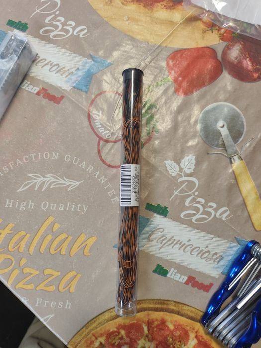 Продавам чисто нов лък напълно оборудван със раница която е чисто нова