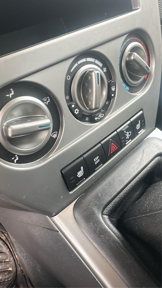Продавам Jeep Compass
