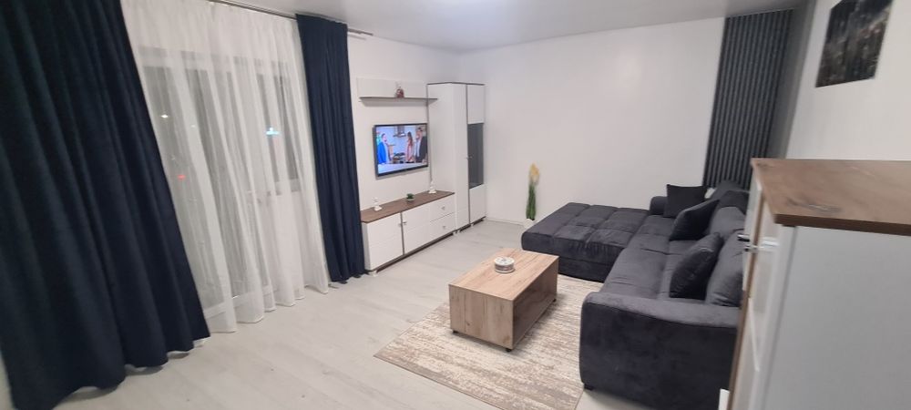 Închiriez apartament 2 camere central !