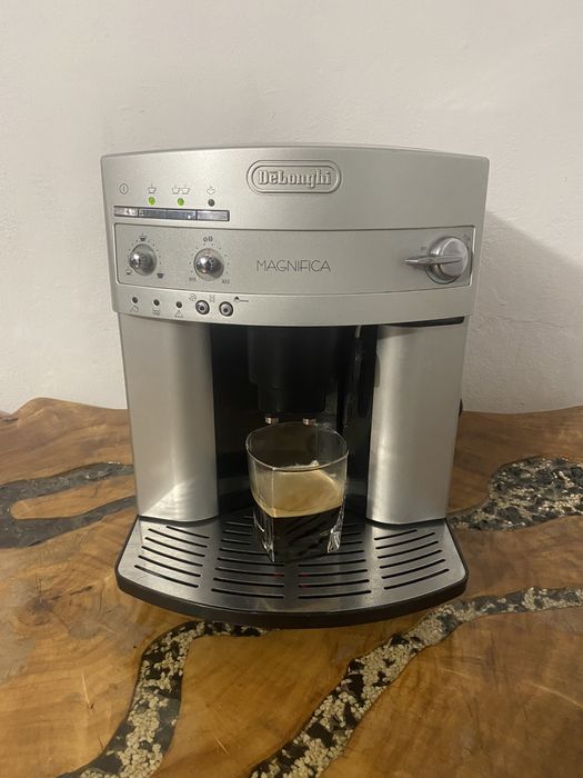 Expresor / espressor cafea delonghi magnifica