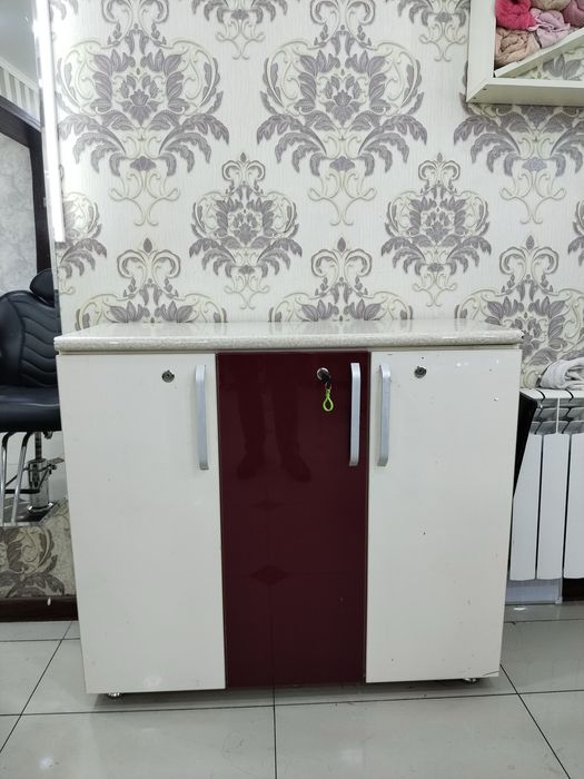 Шкаф для салона красоты