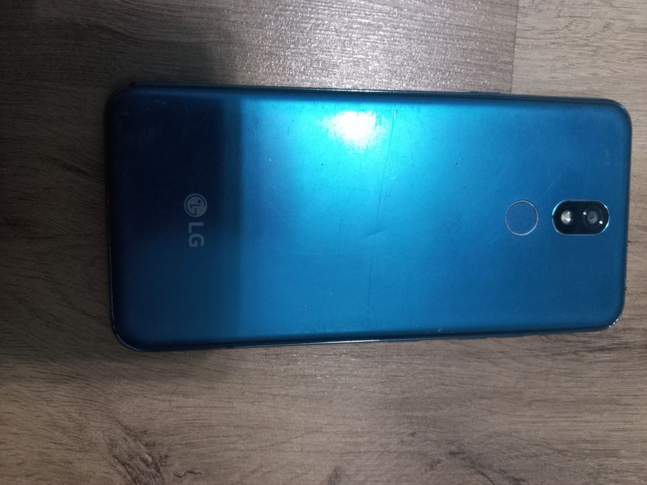 Telefoane defecte și diverse huse noi