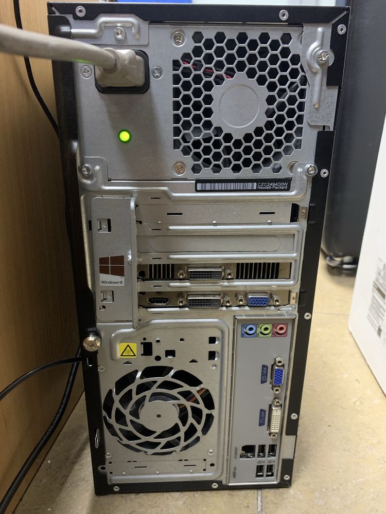 Компьютер HP с монитором.