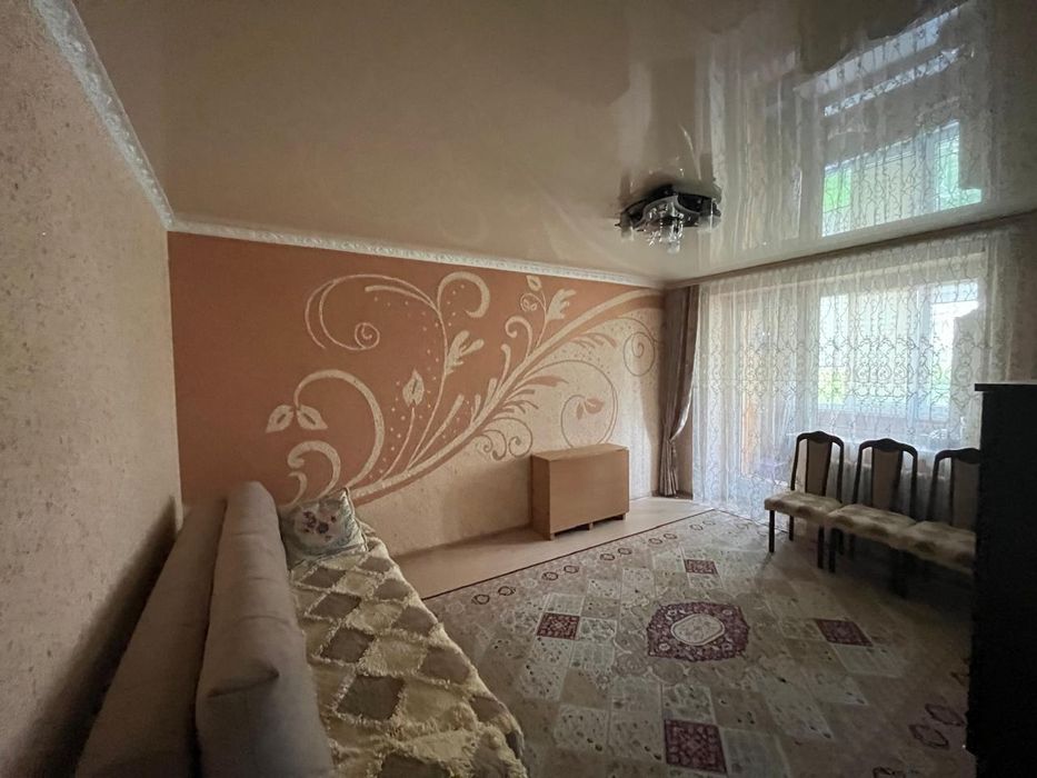 Продается 4комнатная квартира ,77кв,м,3этаж,кирпич,район 8школа.