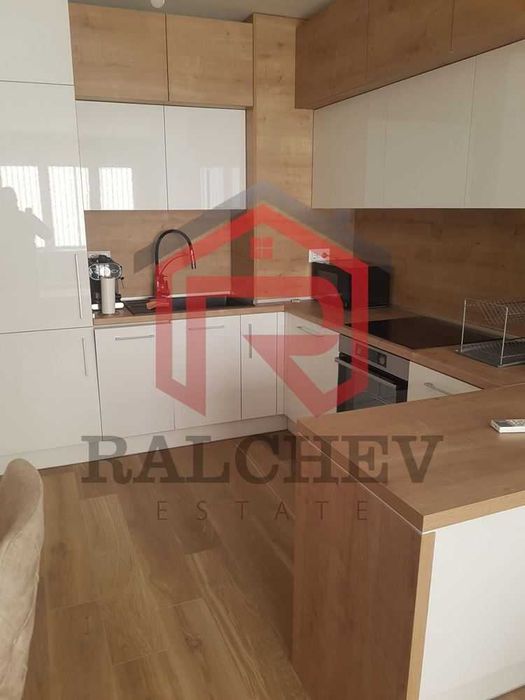 Двустаен апартамент под наем / Младост