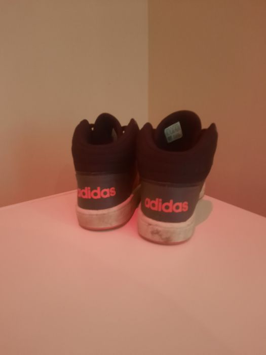 Adidasi adidas pentru baschet