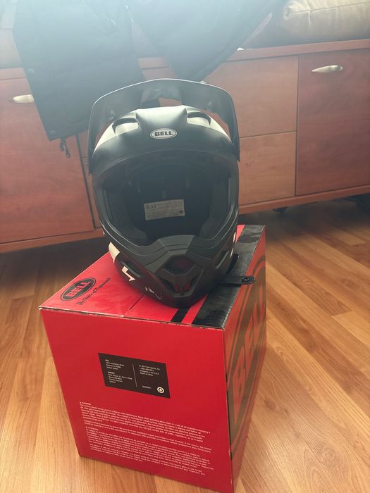 Каска за екстремни спортове Bell