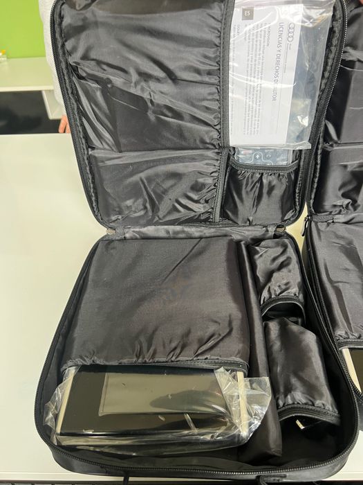 Тв Монитори за задни седалки чисто нови пълен комплект