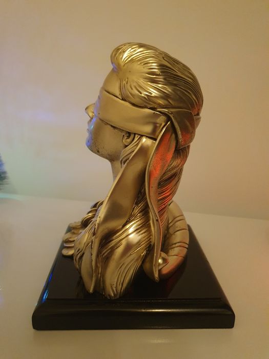 Statueta Justitiara / Cornul Abundentei