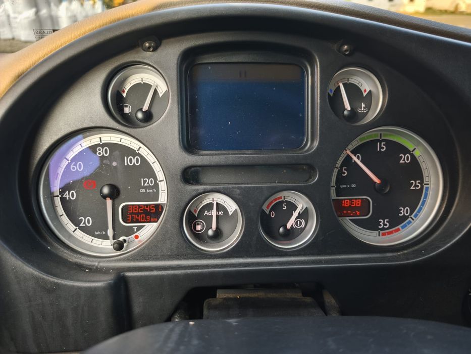 Camion DAF cu macara