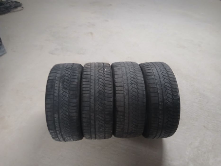 Зимни гуми континентал 235/45/18