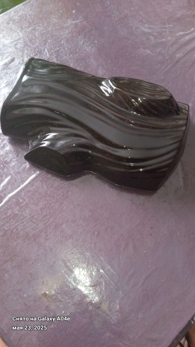 Продам керамический горшок на стену.