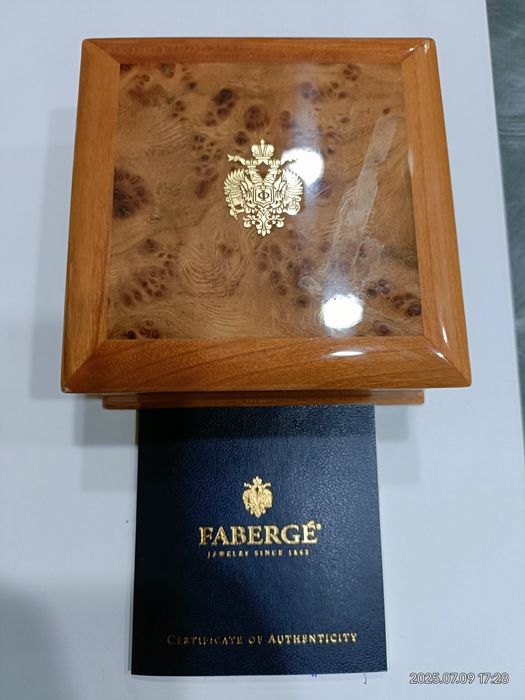 Vind cercei originali Faberge din aur 18kt