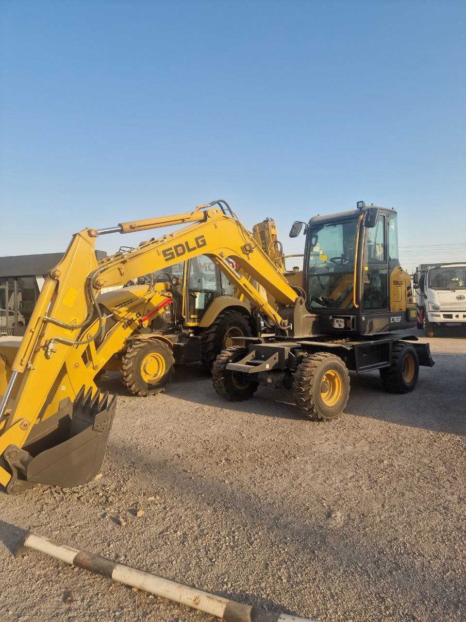 Колесный экскаватор SDLG E765F - 0,21 куб.м