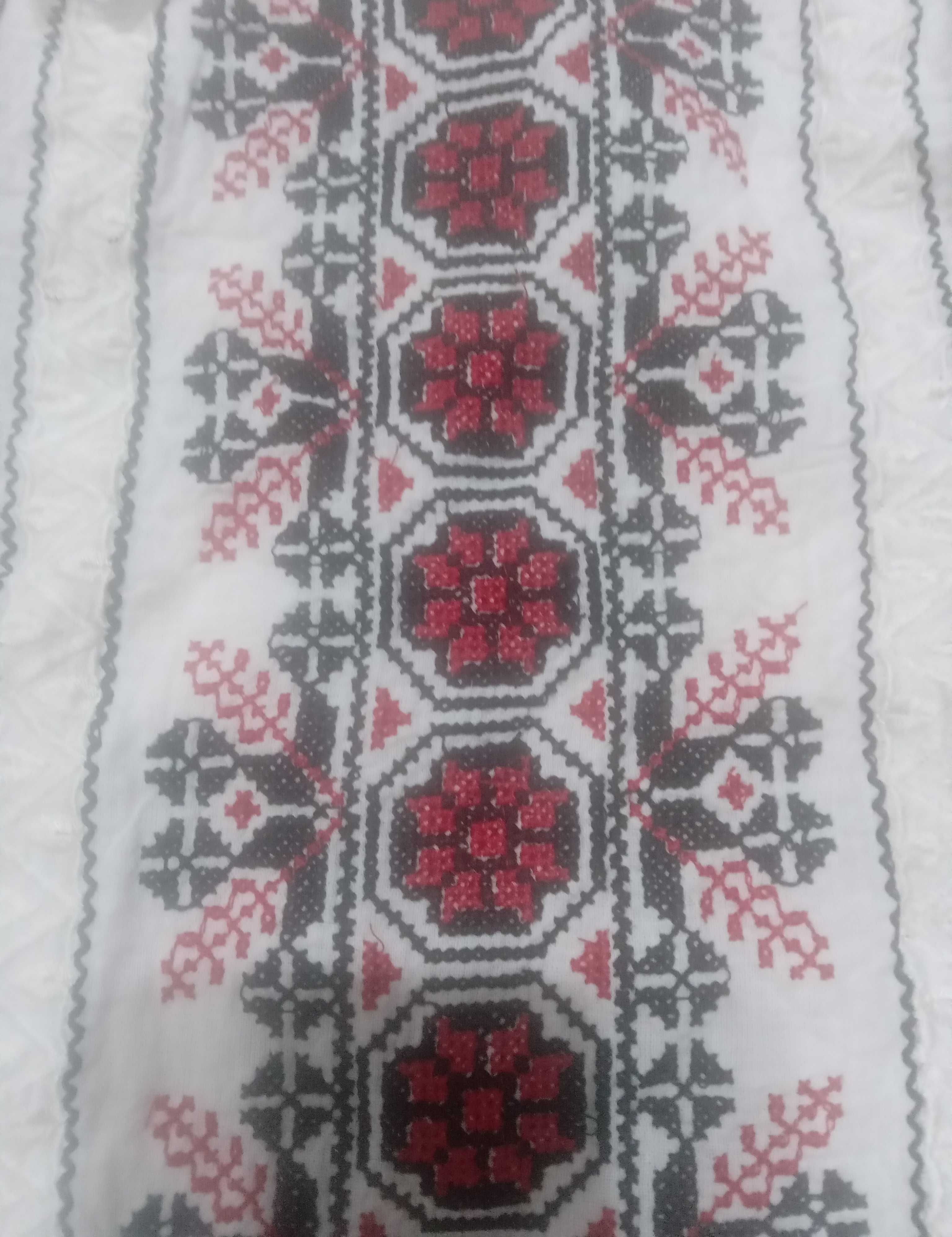 Ie tradițional nouă cu etichetă brodată la mașină