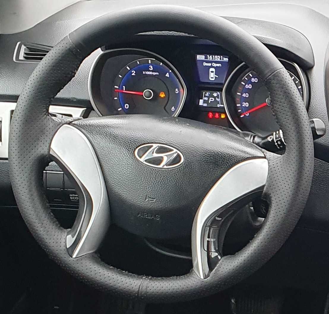 Husa volan Hyundai i40 si i30 piele perforata dedicata ca original