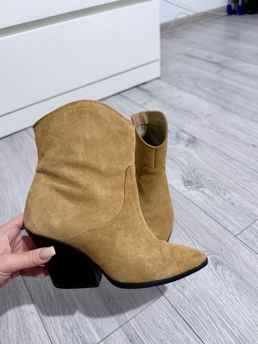 Botine piele intoarsa