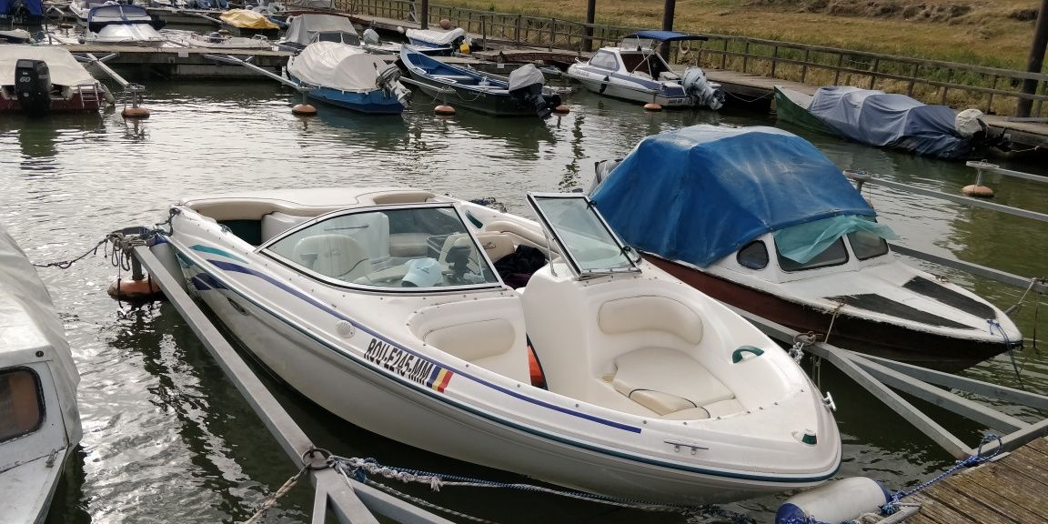 Ambarcatiunea SeaRay 185 sport