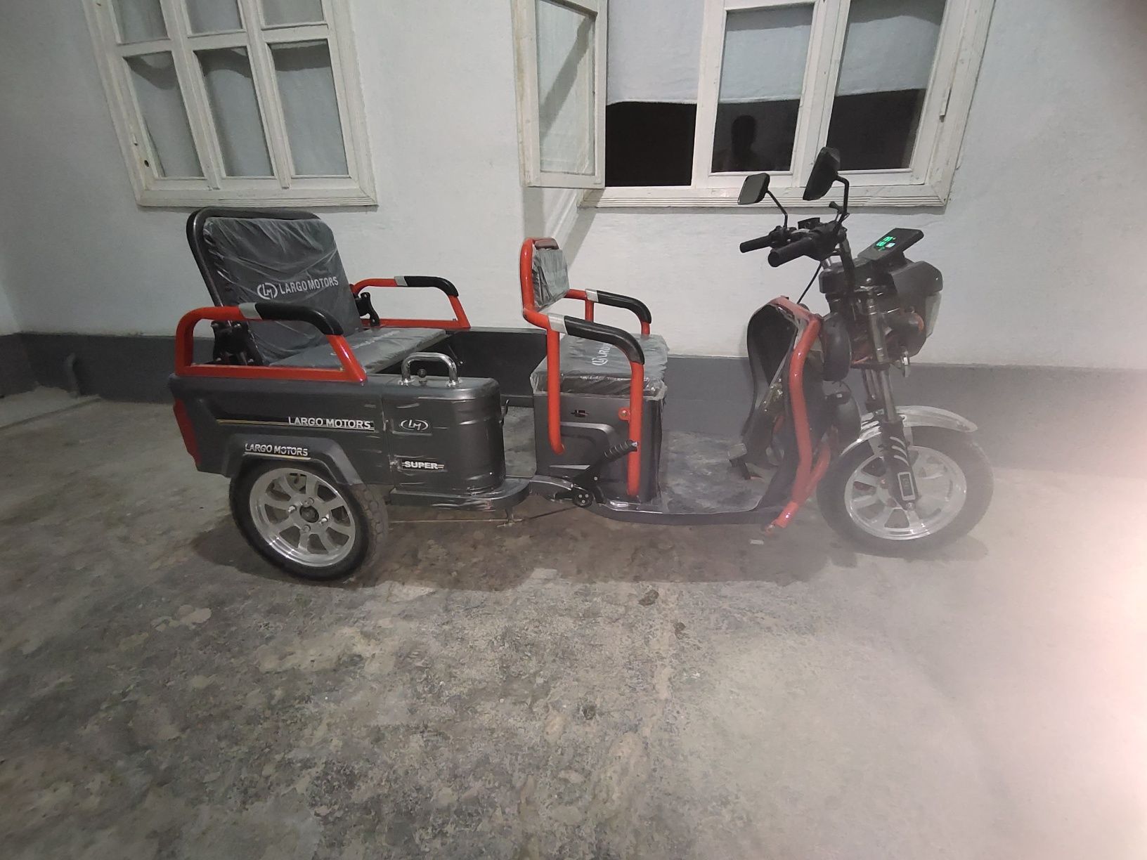 SKUTER  largo motors