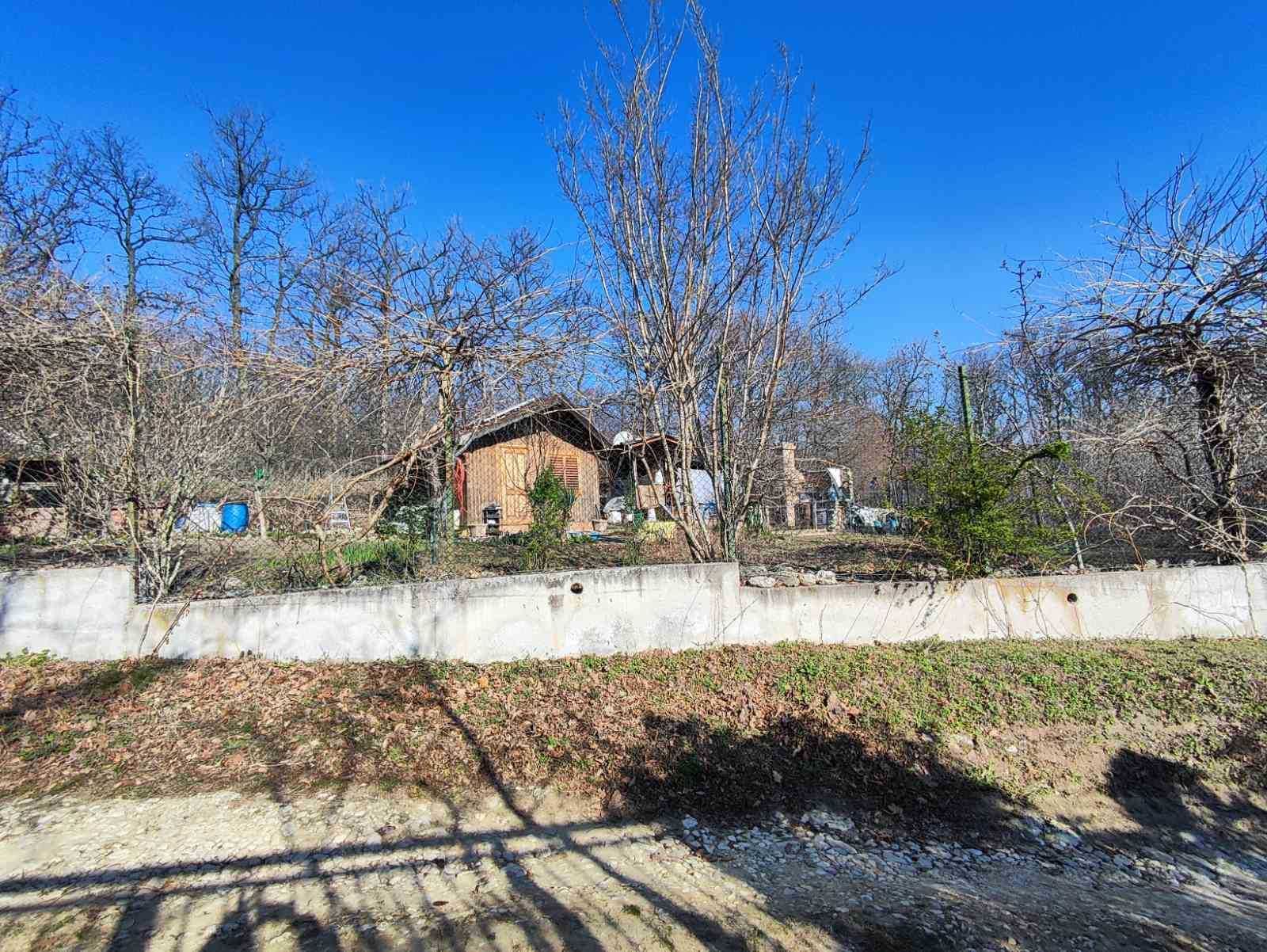 Парцел с бунгало Виница, Варна