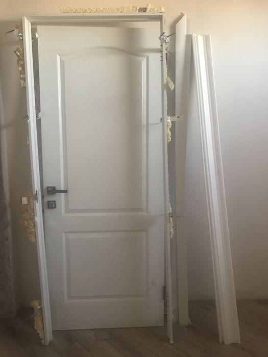 Межкомнатная дверь , белый цвет